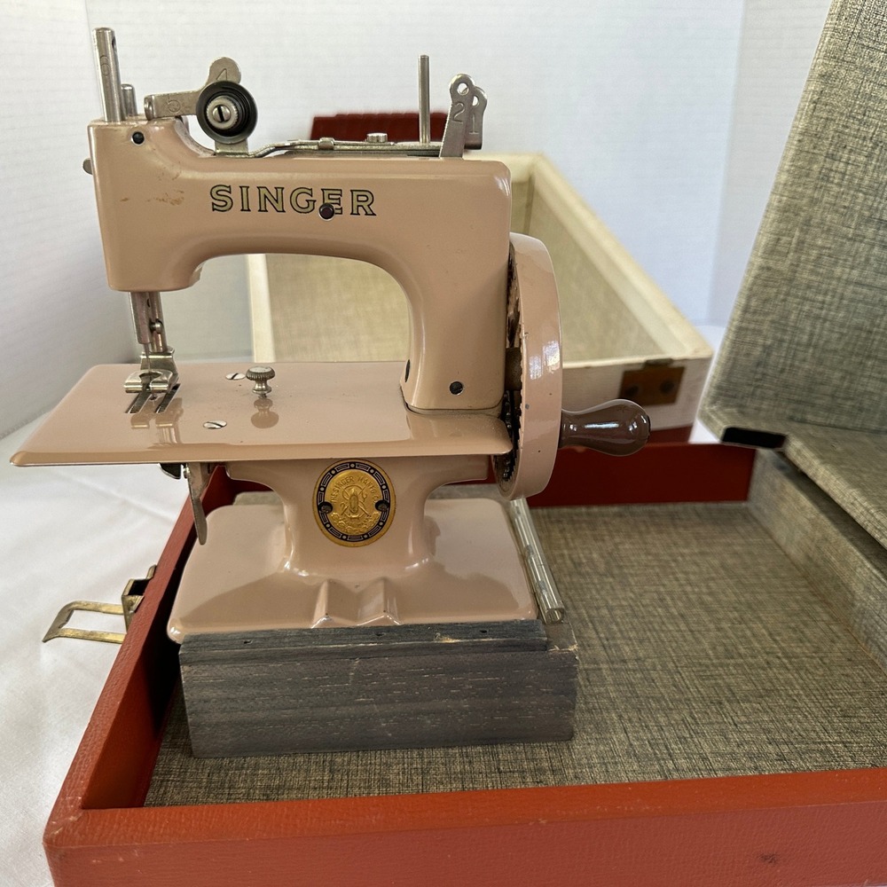 Singer Sewhandy Model 20 Sewing Machine Child Tan Good Vintage Hand Crank Case - Picture 8 of 16